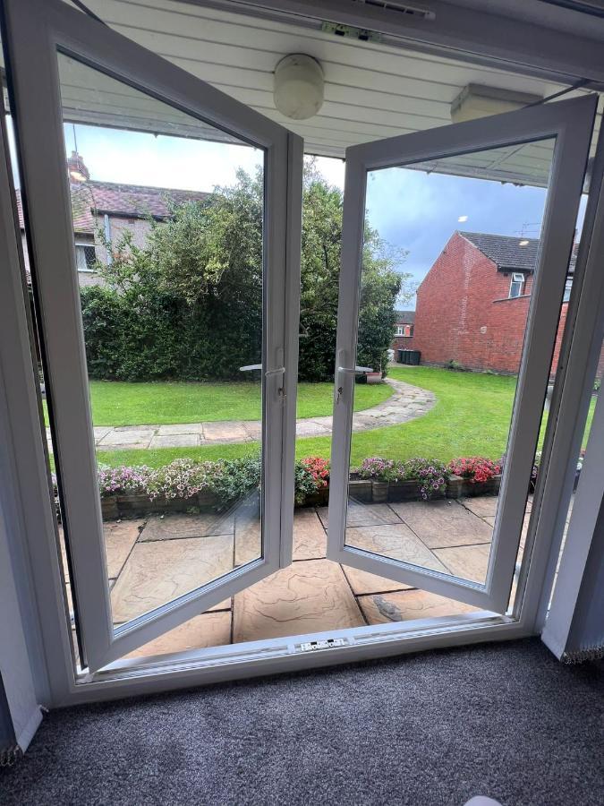 Selborne Studios Off Road Gated Parking Coventry Extérieur photo