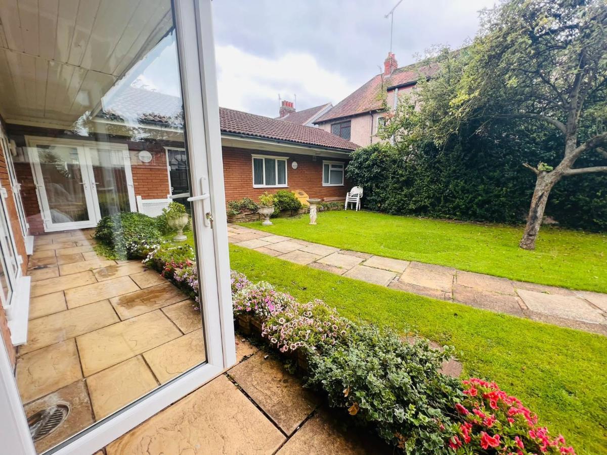 Selborne Studios Off Road Gated Parking Coventry Extérieur photo