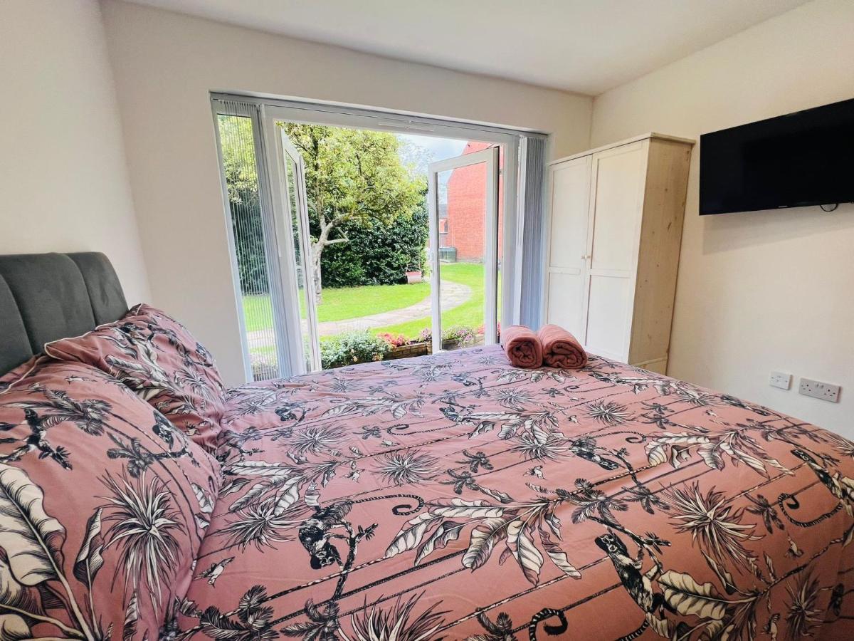 Selborne Studios Off Road Gated Parking Coventry Extérieur photo