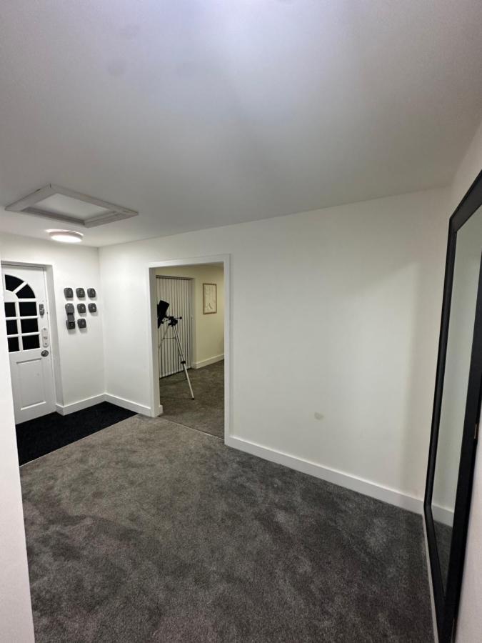 Selborne Studios Off Road Gated Parking Coventry Extérieur photo