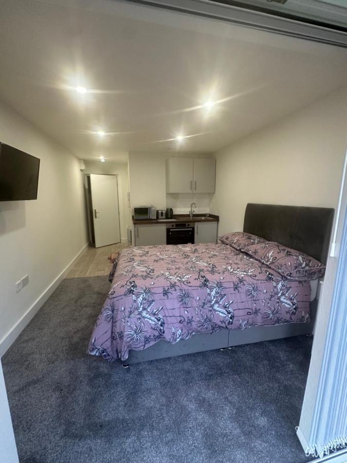 Selborne Studios Off Road Gated Parking Coventry Extérieur photo