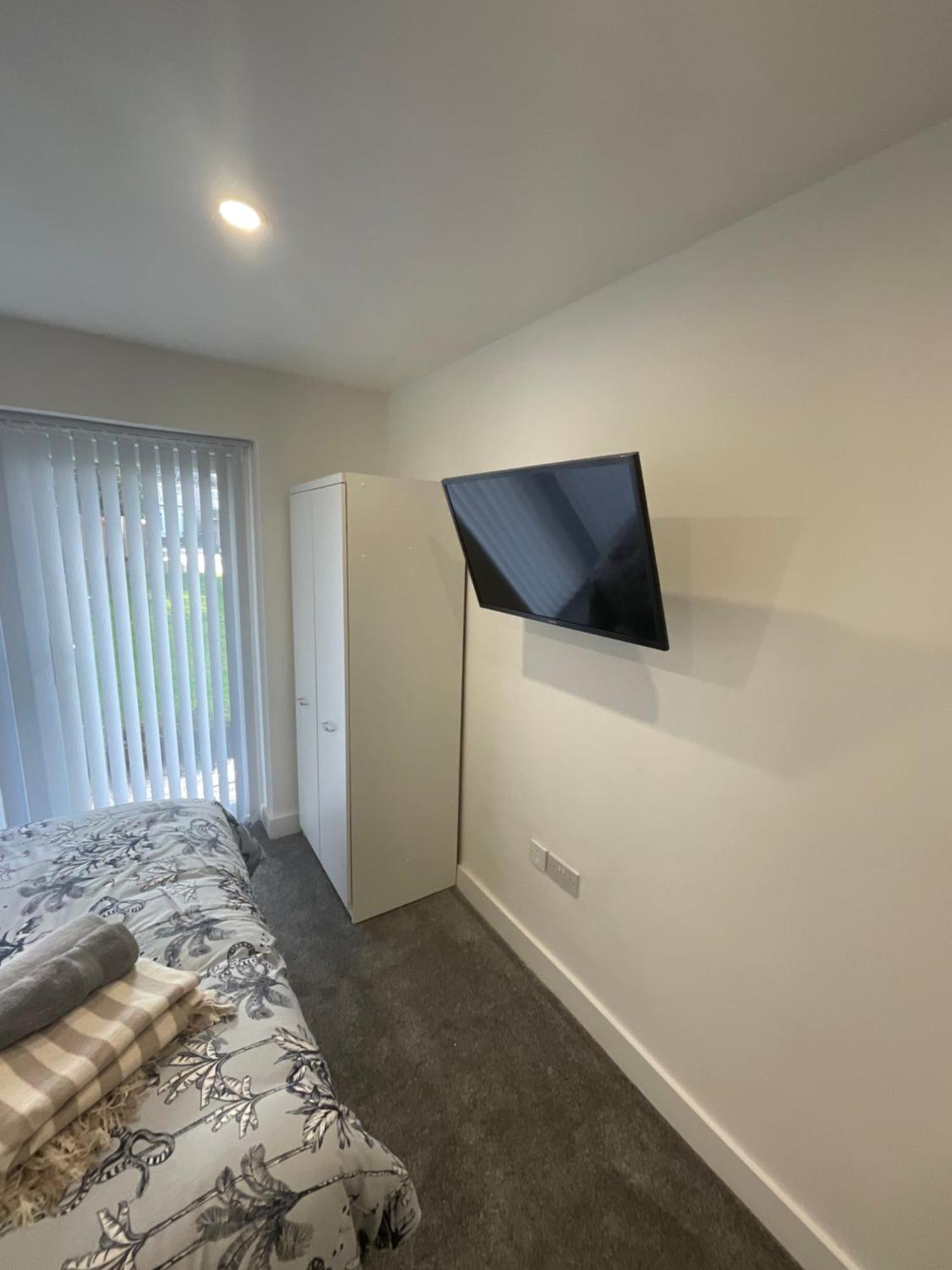 Selborne Studios Off Road Gated Parking Coventry Extérieur photo