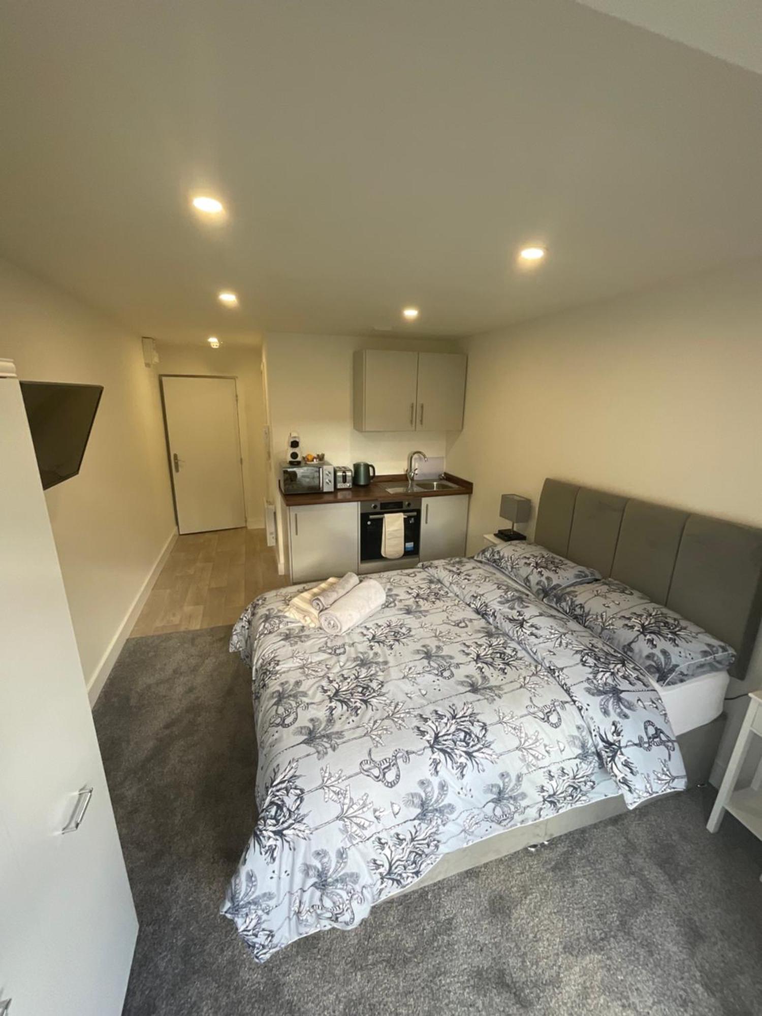 Selborne Studios Off Road Gated Parking Coventry Extérieur photo