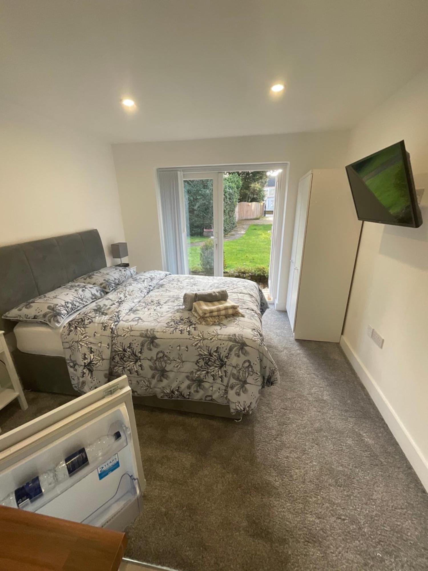 Selborne Studios Off Road Gated Parking Coventry Extérieur photo