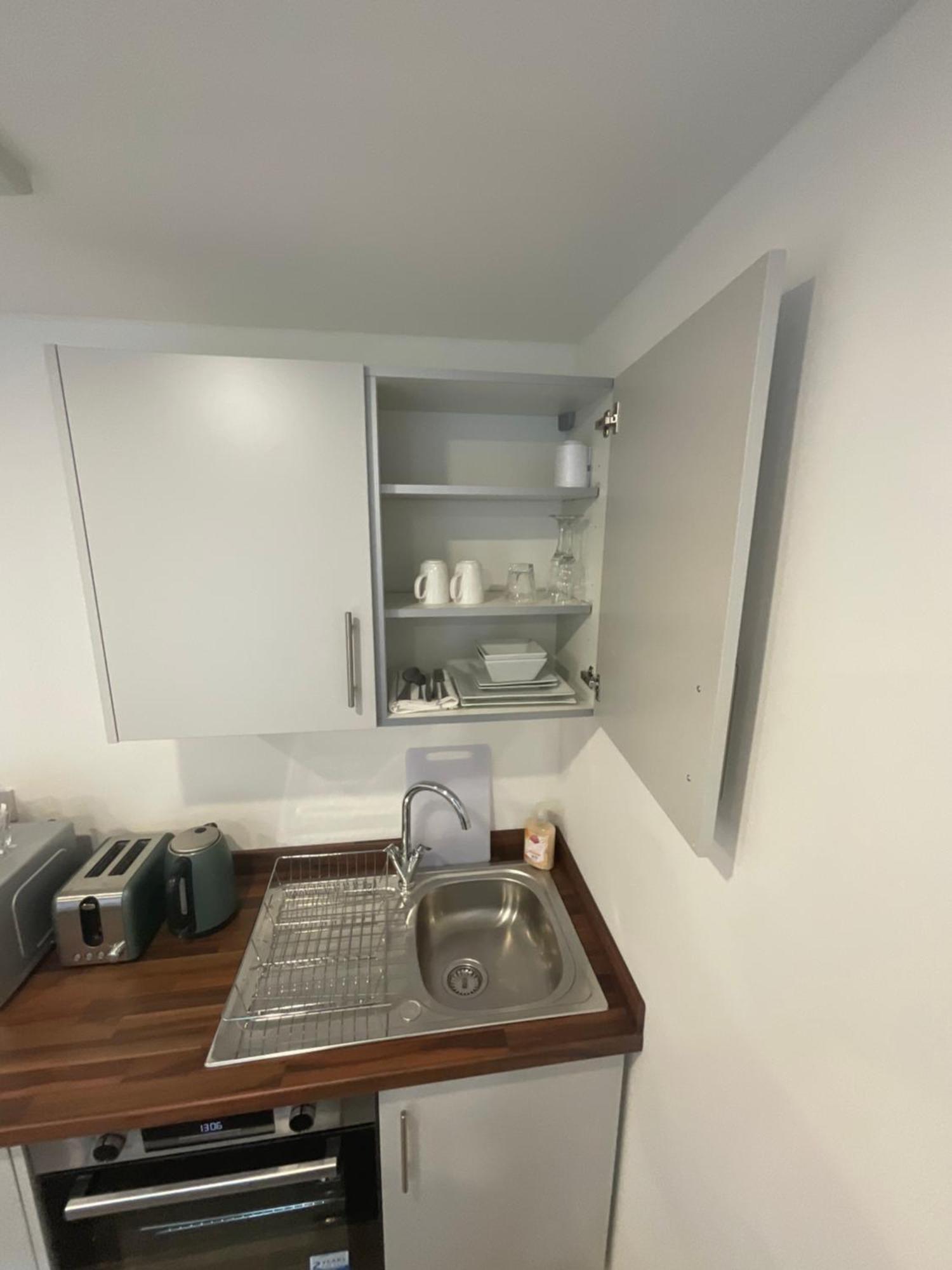 Selborne Studios Off Road Gated Parking Coventry Extérieur photo