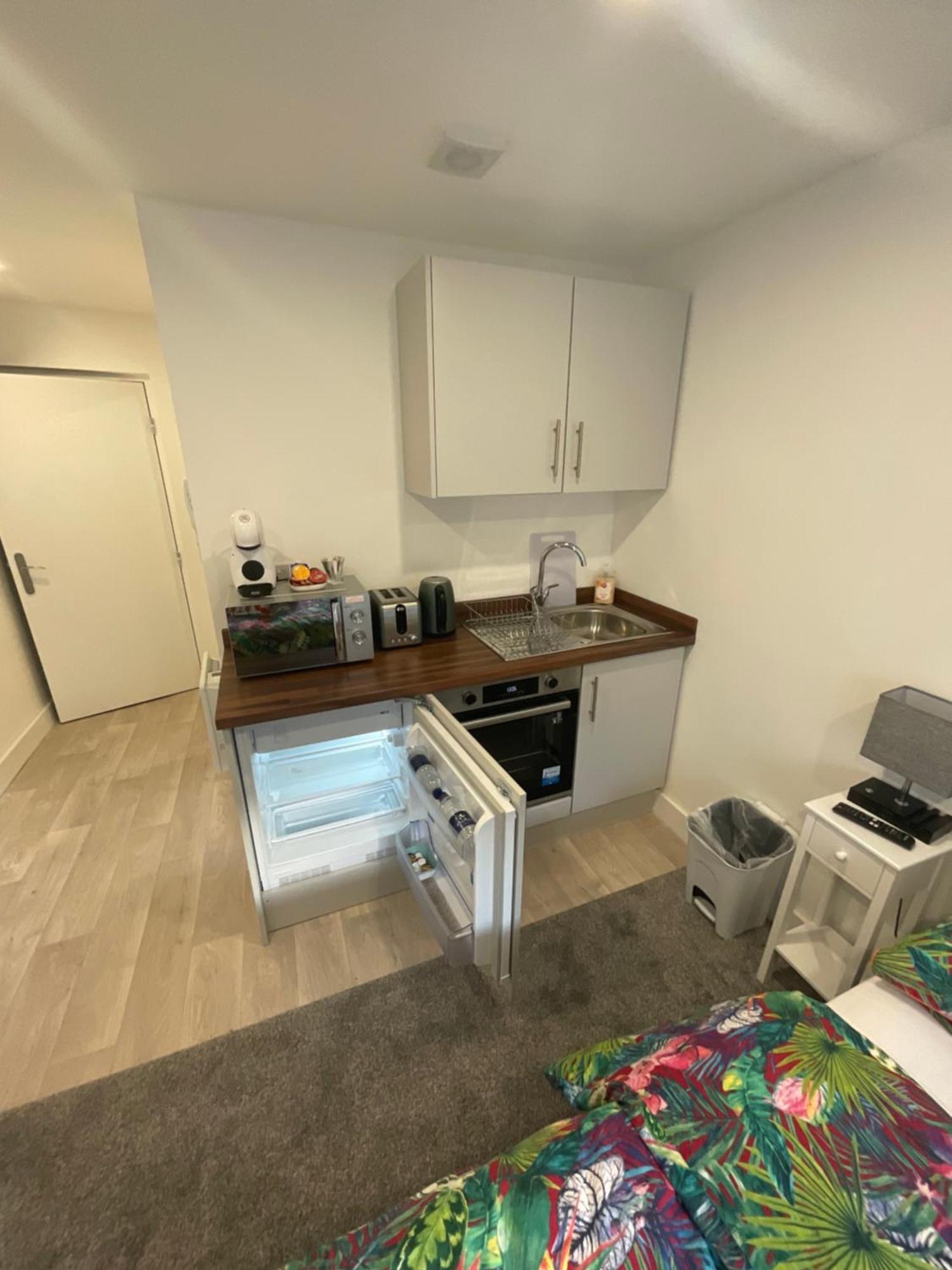 Selborne Studios Off Road Gated Parking Coventry Extérieur photo