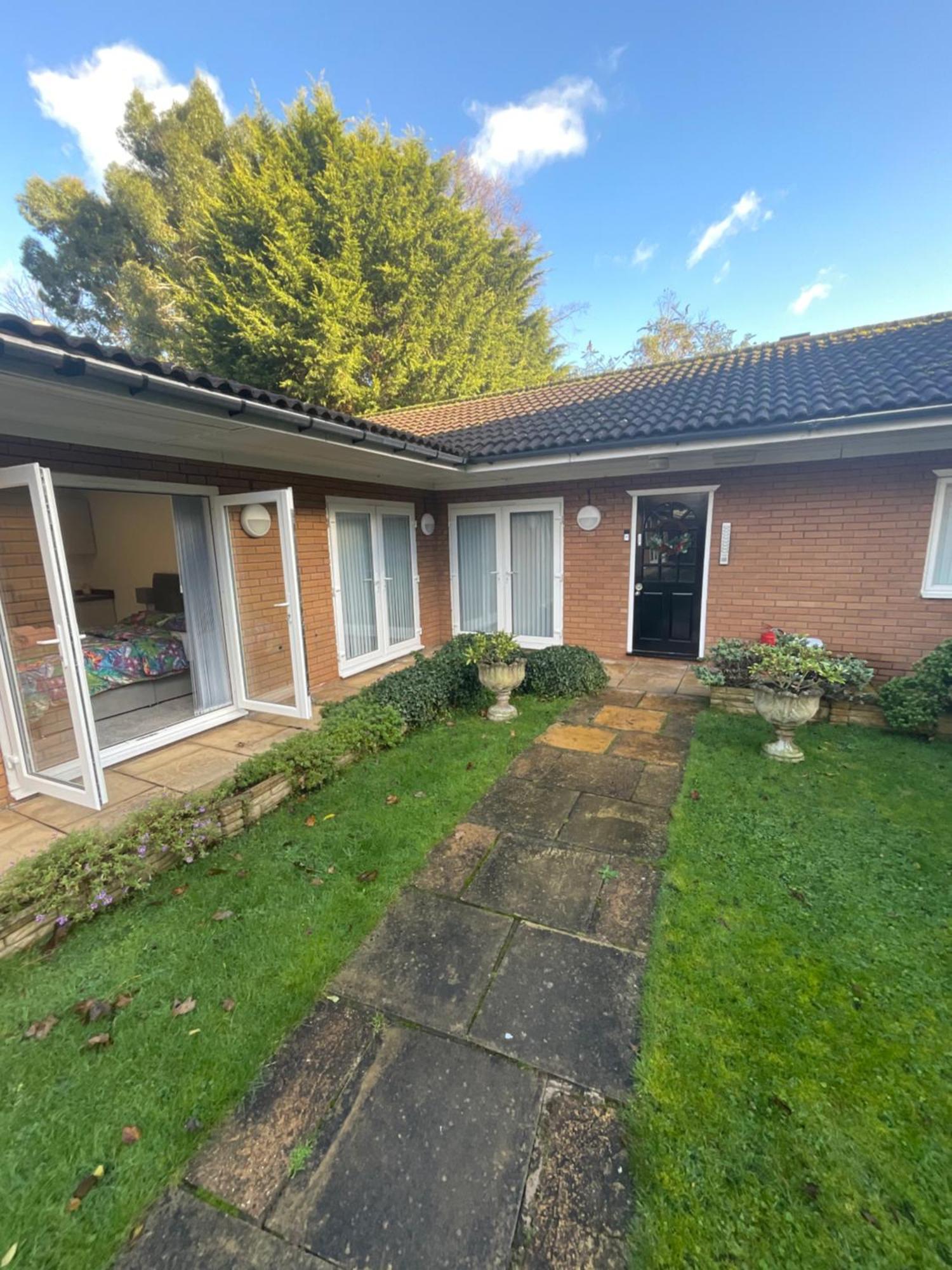 Selborne Studios Off Road Gated Parking Coventry Extérieur photo