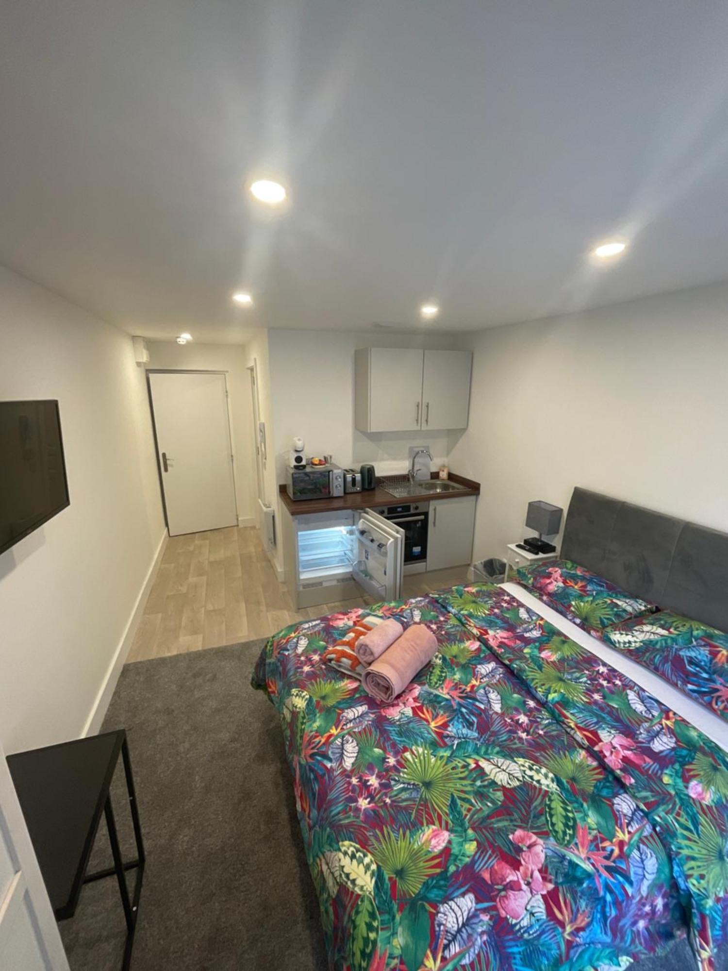 Selborne Studios Off Road Gated Parking Coventry Extérieur photo