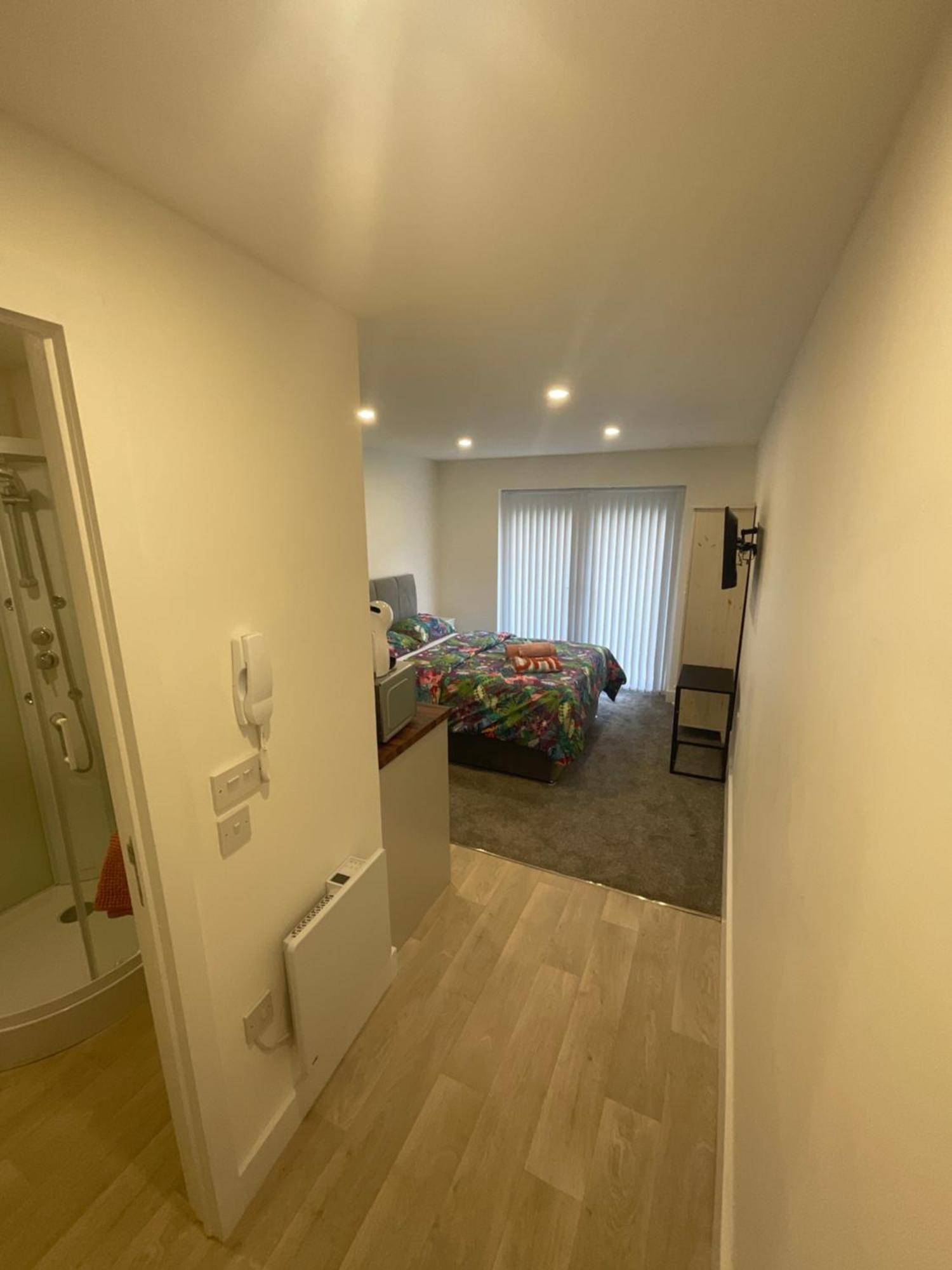 Selborne Studios Off Road Gated Parking Coventry Extérieur photo