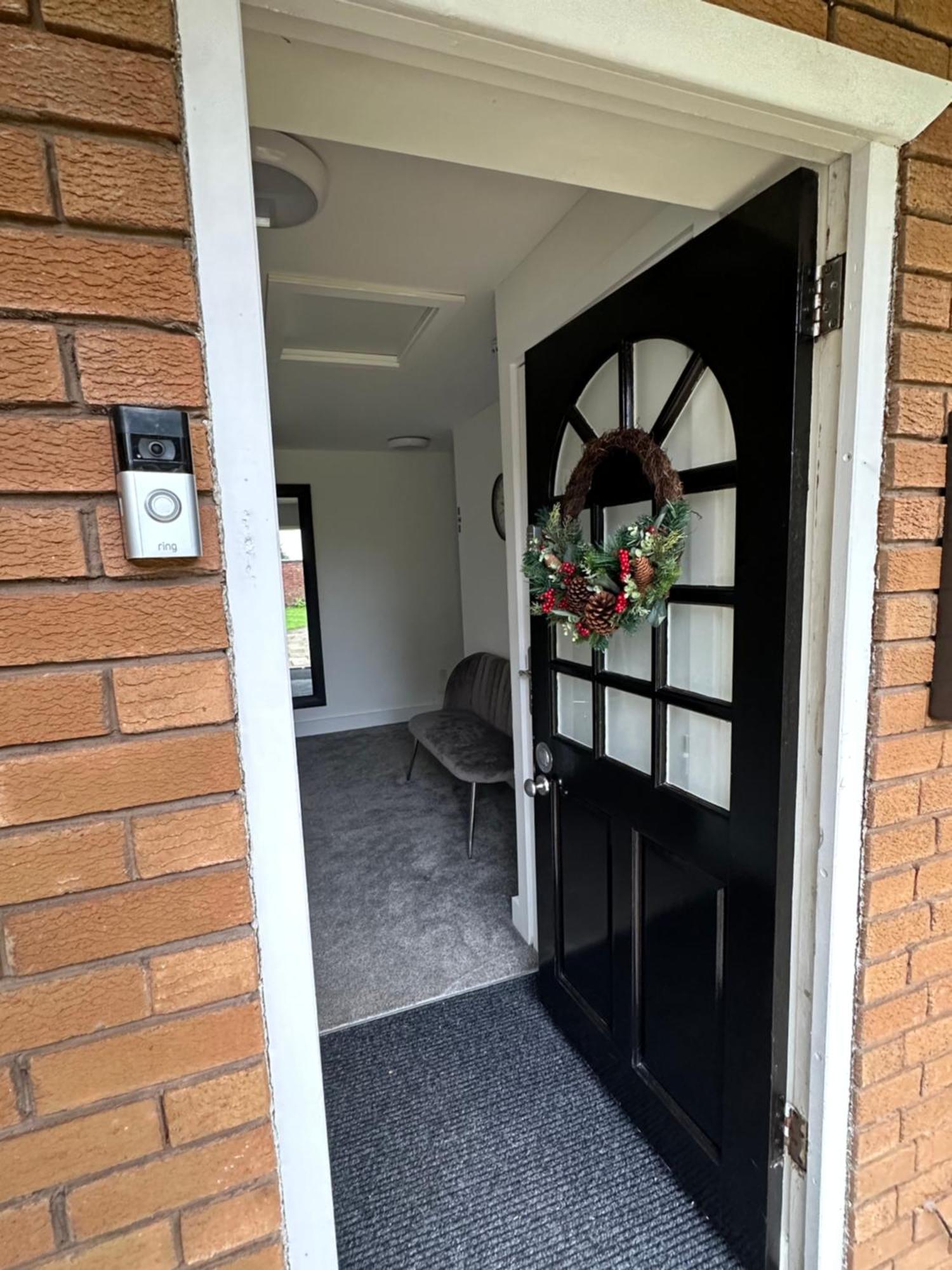Selborne Studios Off Road Gated Parking Coventry Extérieur photo