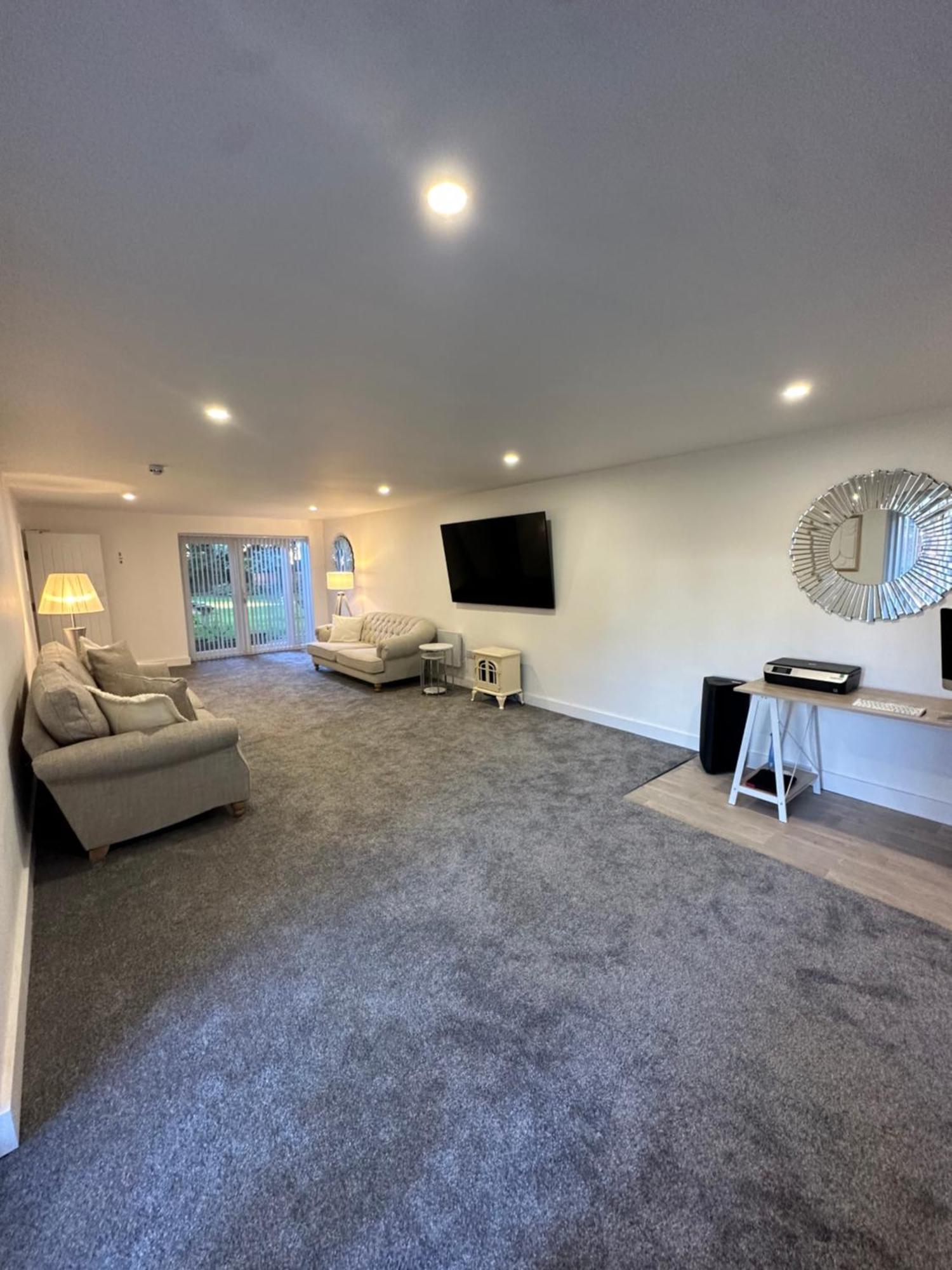 Selborne Studios Off Road Gated Parking Coventry Extérieur photo