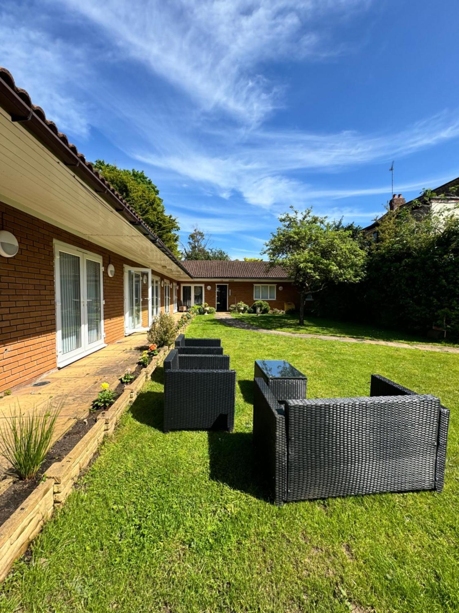 Selborne Studios Off Road Gated Parking Coventry Extérieur photo